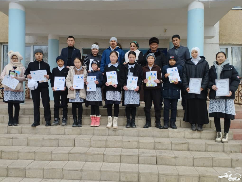 The Ilbirs Foundation❄️🐾conducts various environmental education activities in some schools of Issyk-Kul and Naryn oblasts aimed at raising awareness and knowledge of the younger generation on wildlife conservation. As part of these activities, a drawing contest on “Vanishing wildlife species in my valley” theme was held among students of grades 6-7-8.