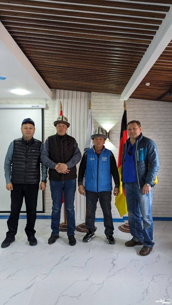 19 марта специалисты ОФ «Фонд Илбирс» совместно с ОО «Союз охраны природы Германии (NABU)» Кыргызстан провели семинар по обучению SMART патрулирования сотрудников Общественного Объединения «Кара-Кужур» и «Колу-Укок».