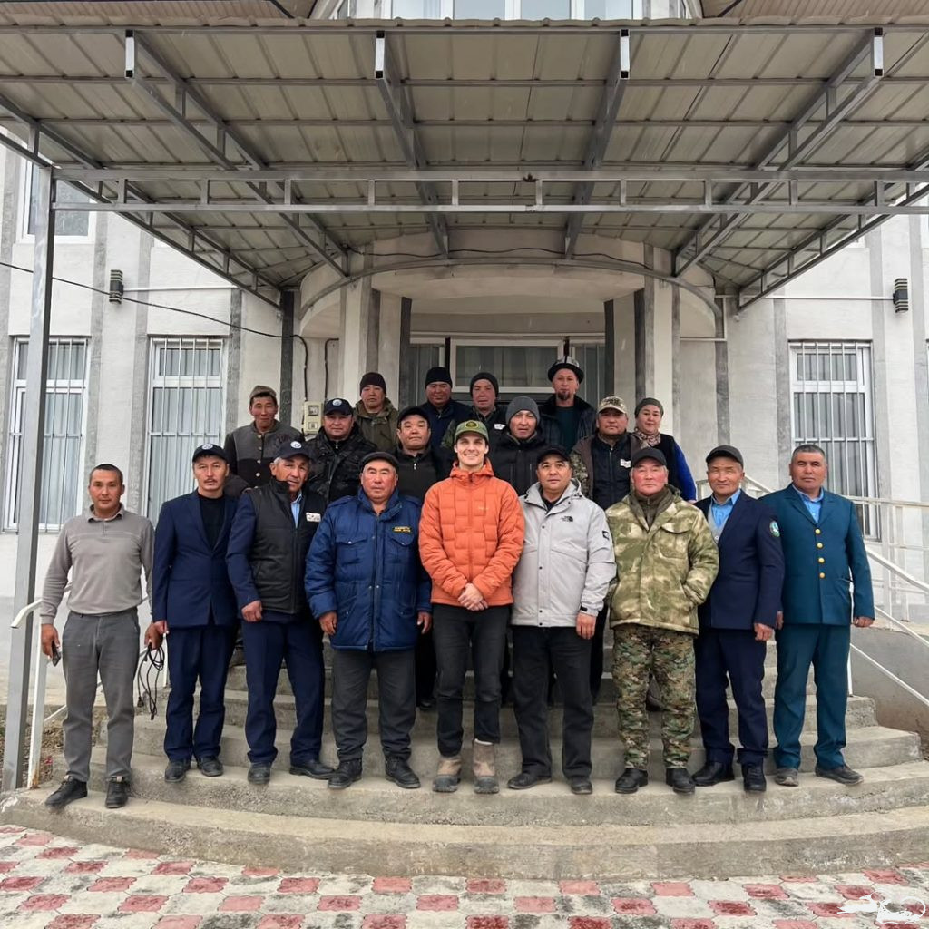 On December 5th, project staff of the Ilbirs Foundation held a working meeting at the office of the Padysha-Ata State Nature Reserve as part of the project “Implementing Integrated Watershed Management to Key Protected Areas in the Western Tian Shan,” supported by the Regional Program “Integrative and Climate-sensitive Land Use in Central Asia” (GIZ on behalf of the German Government, BMZ)🤝.